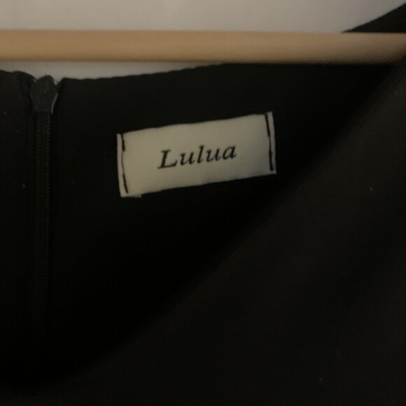 Lulua Black dress with sleeve detail - Picture 3 of 5